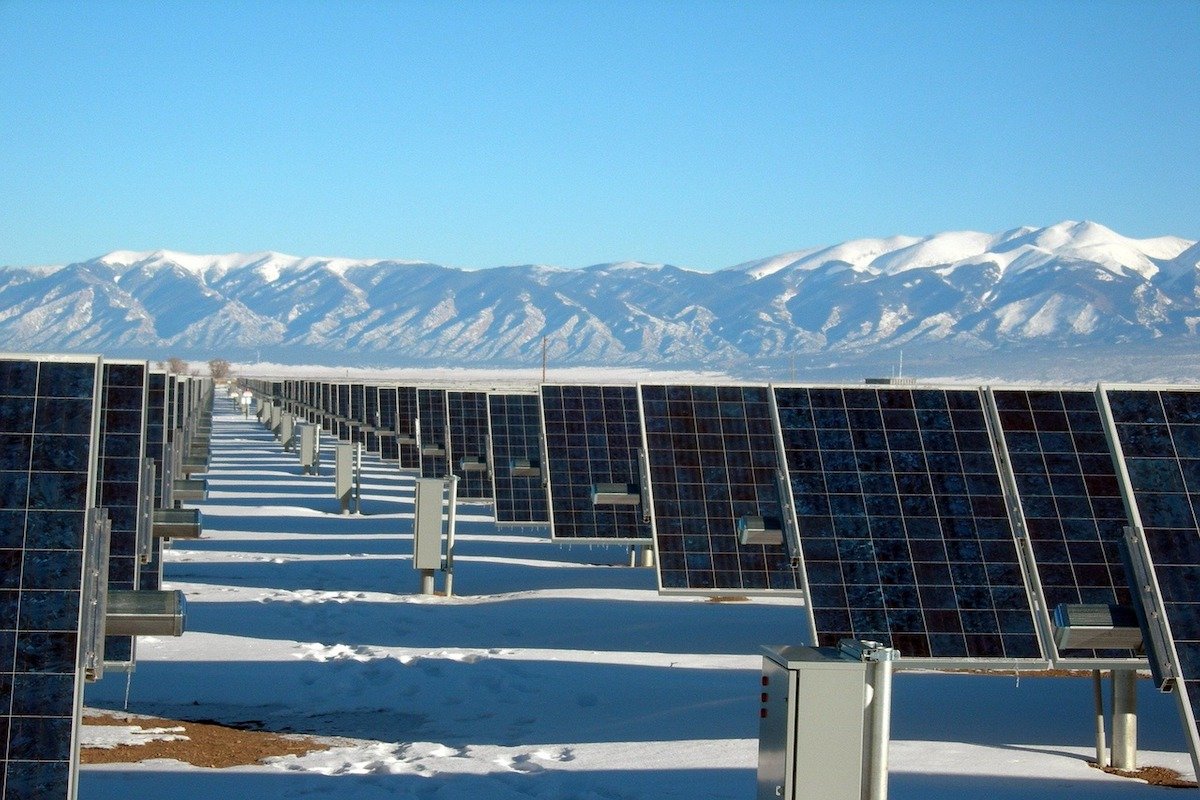 cómo funcionan los paneles solares en invierno